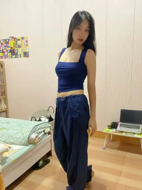 115斤微胖女孩穿啤酒妹同款