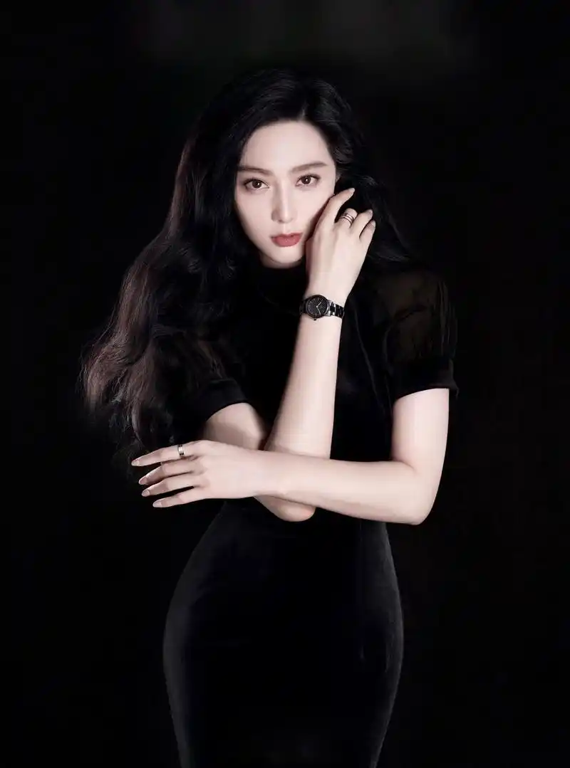 范冰冰穿了我的设计 服装设计:我  黑色丝绒拼接欧根纱礼服