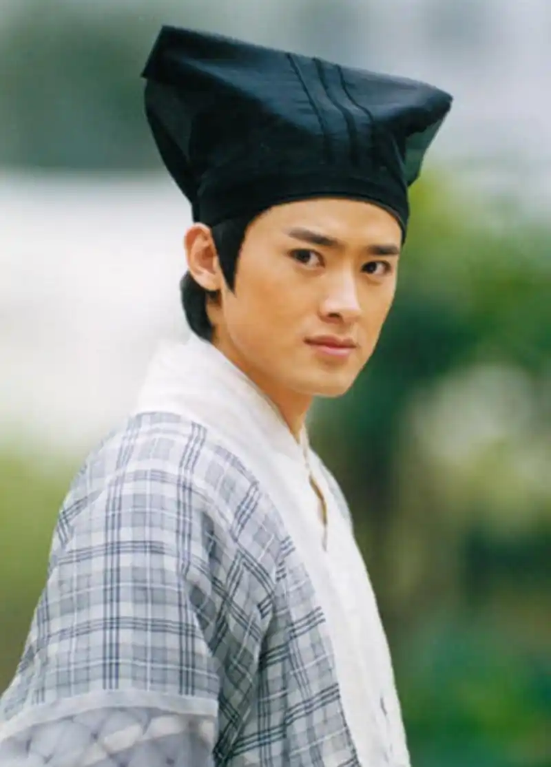 任泉街头求拥抱半小时无人搭理,网友:公孙策怎么混成这样了?