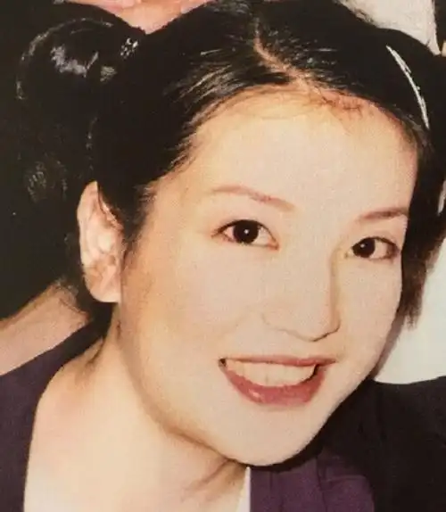 赵薇罕见的青涩旧照