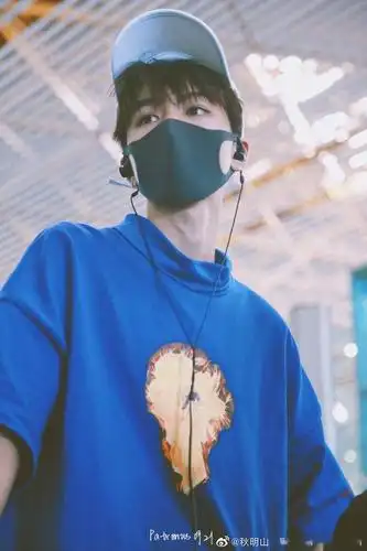 王俊凯蓝色穿搭合集好一个甜甜的崽