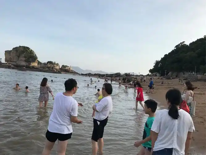 海边游泳