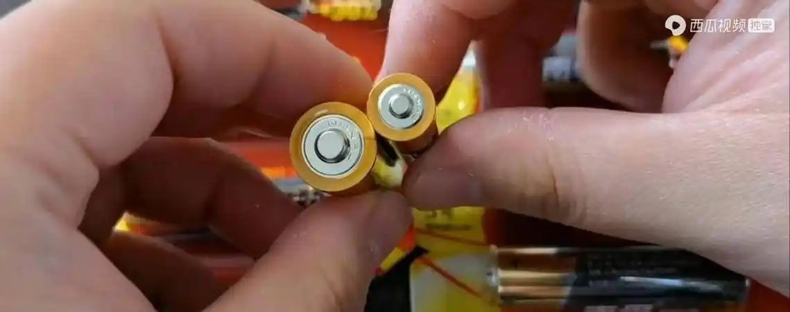 辨别真假南孚电池,原来这么简单,看一眼这里就知道,涨知识了_正品