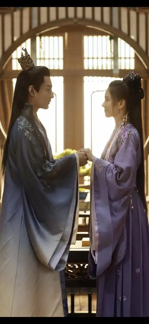 帝后身体互换题材古装剧——《两不疑》执子之手剧照
