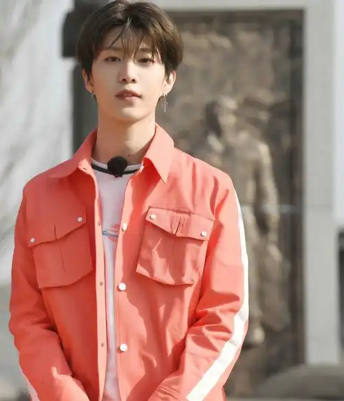 原以为有刘海的范丞丞够帅了,当大背头照片曝光,我妈让我嫁给你