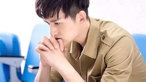 马可麻辣变形计化身保镖手撕坏人