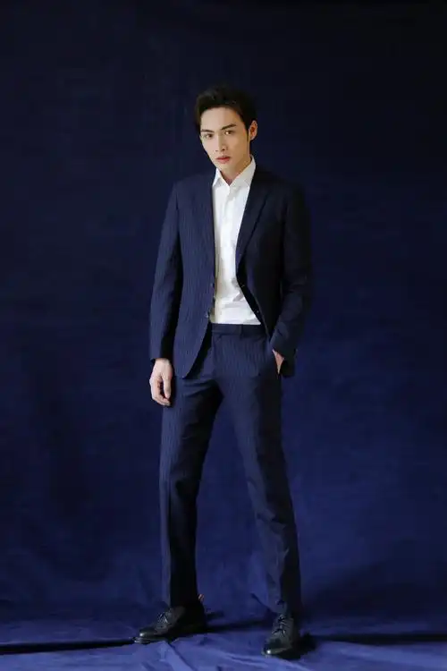 张彬彬《赞赞新时代》帅气图片,帅哥男生-可爱美图