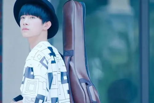 千玺 #tfboys 三亚61oppo手机广告拍摄花絮 高清 帅气 电脑桌面壁纸