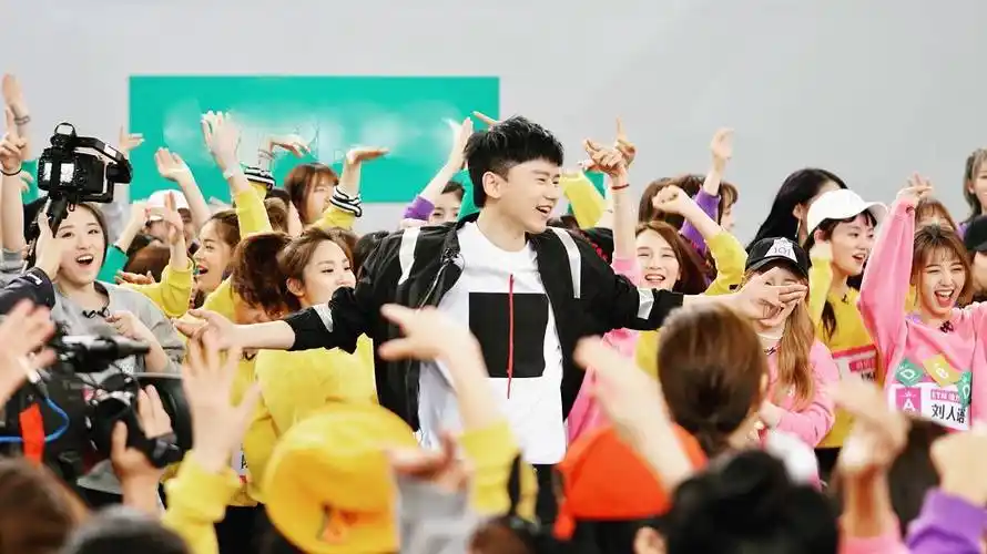 [张杰][新闻]180515 暖心导师张杰上线 称最喜欢看到101女孩笑