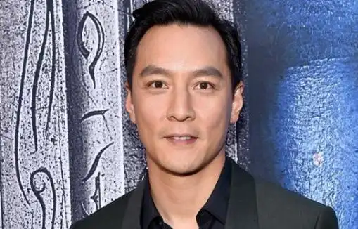 6月5日,吴彦祖在微博首度公开女儿的正面清晰照