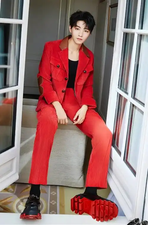 红!#王俊凯 #红底鞋 - 抖音