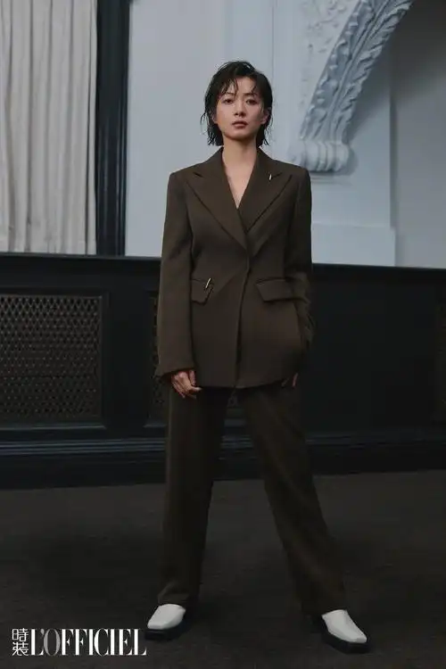 时装lofficiel封面人物:万茜 悖谬之迷/更新文字采访内容/我就是我的