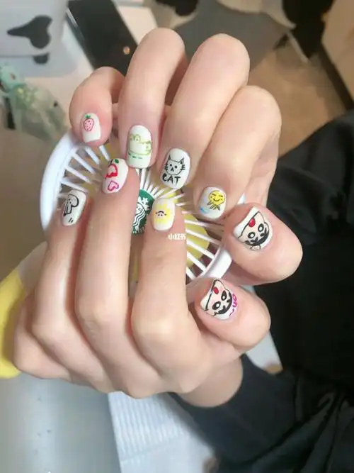 美甲分享手绘蜡笔小新