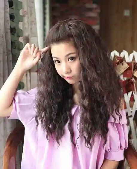 气质女生长发玉米烫发型,烫发图片,发型图片