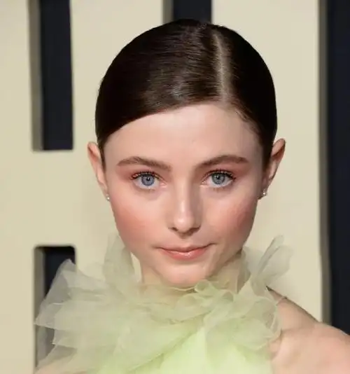 thomasin mckenzie托马辛·麦肯齐,2000年7月出生于新西兰,女演员
