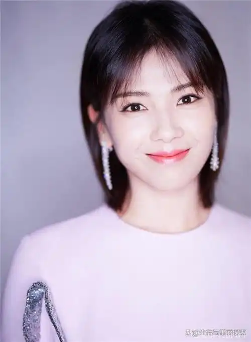 女人过了45岁就放弃长发和小卷吧,换这5种发型,从阿姨变回姐姐