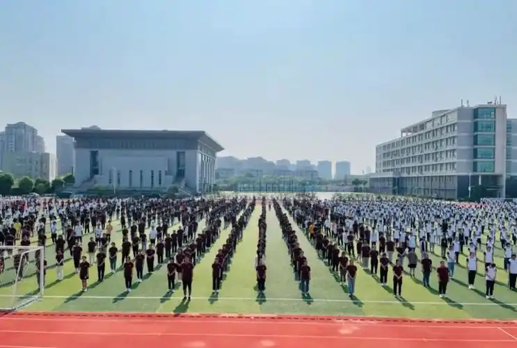 南通小海中学举行开学仪式,勉励学生做新时代"方正人"|南通发布