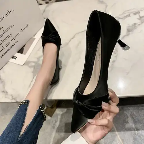 米白色高跟鞋女细跟 法式3厘米小跟不累脚尖头18岁成人礼软皮单鞋