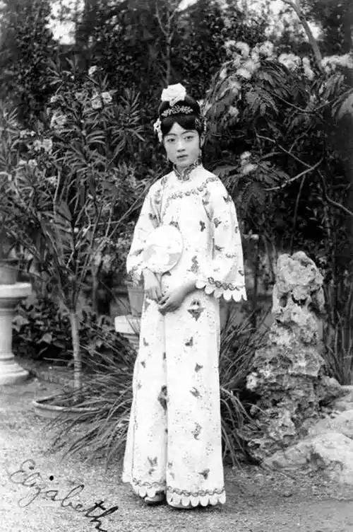 老照片这才是清朝嫔妃真正的样子被电视剧骗了好久