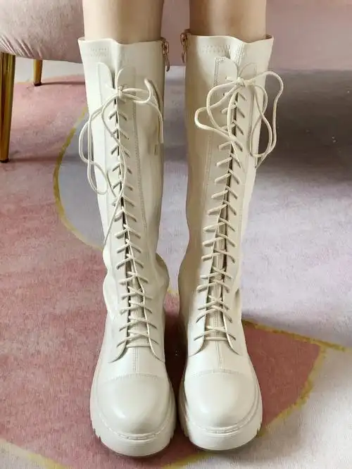 谁说夏天不能穿长靴的只要好看在热我都能接受白色靴子真的太好看了!