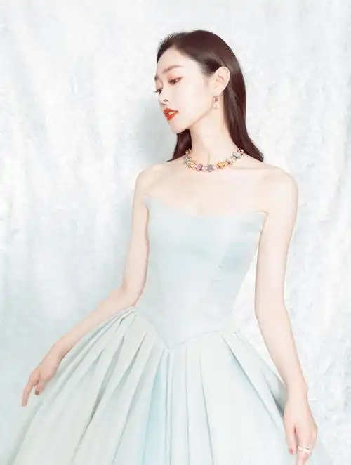 清丽脱俗的宋轶,灵动亮眼,惊艳迷人!_高清图集_新浪网