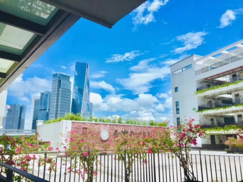 高三(7)班李承澳同学母亲,任深圳市龙骏达科技有限公司企业负责人并获