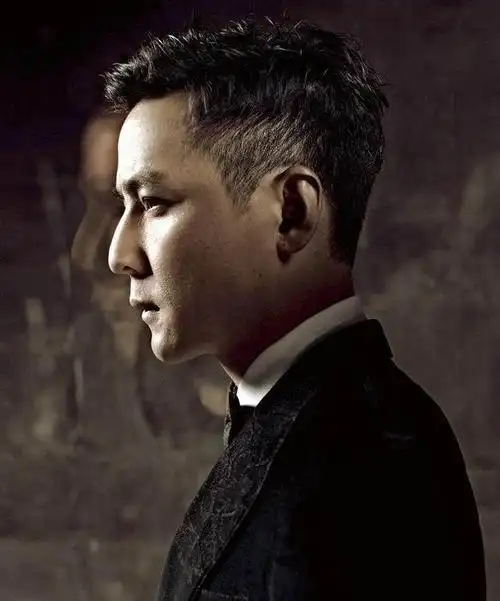 金城武 这气质这侧脸,真的,真的,我完全理解为什么我们那么多男神把他