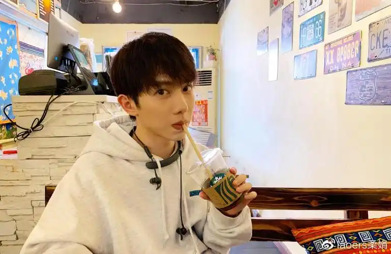 粉丝不多弟妹多李俊濠青3排名断层第一却不敢称千玺是好友