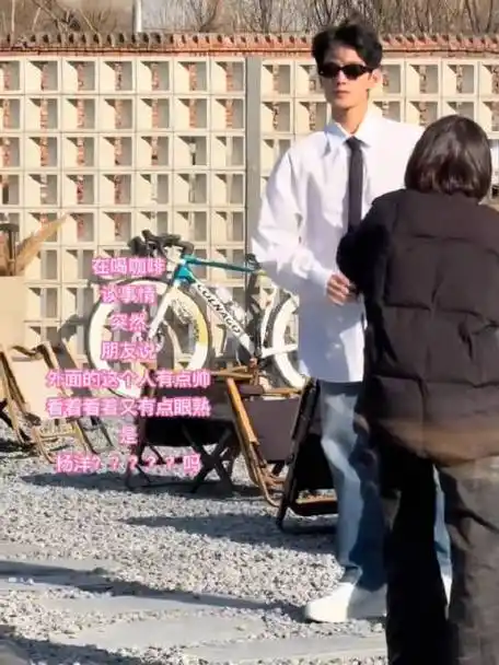 网友偶遇杨洋拍照