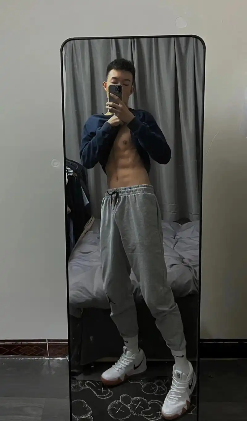 角度重要 你觉得呢.#185大帅哥 #腹肌 #体育生 #无不 - 抖音