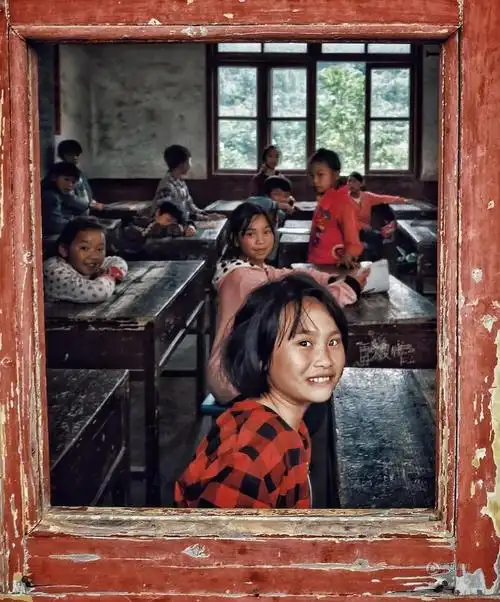 曾经二十几年前的我们在一起读书玩耍包括吵架……都