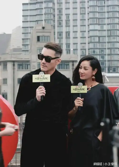 初代超模胡兵瞿颖allblack合体走秀两个人加起来100多活力四射