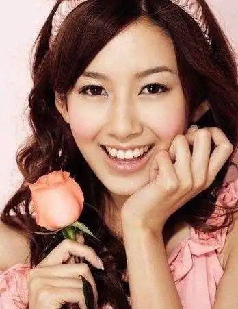 子萱通过微博声明承认和陈赫在一起,并称和丈夫杨一柳早前已提出离婚