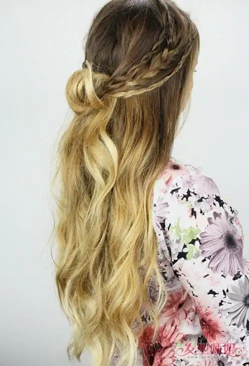 发型设计 卷发 >> 女生长发公主烫美晕镜头的发型 独具时尚玩转新颖度