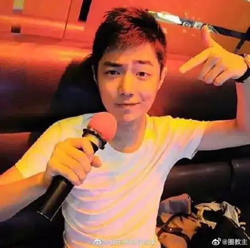 肖战出道前的照片只能说胖子都是潜力股哇