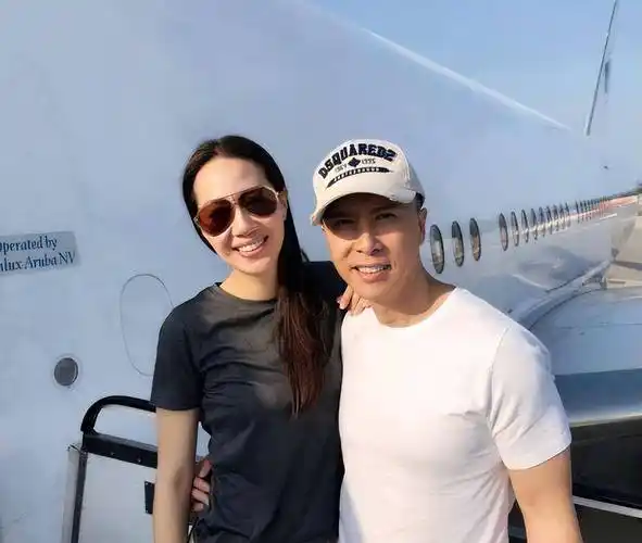 甄子丹对妻子有多甜蜜,对前妻就多无情,汪诗诗有什么魔力?