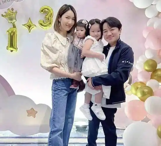 王祖蓝携全家离开上海再度定居香港,家中举办派对竟邀超50位好友