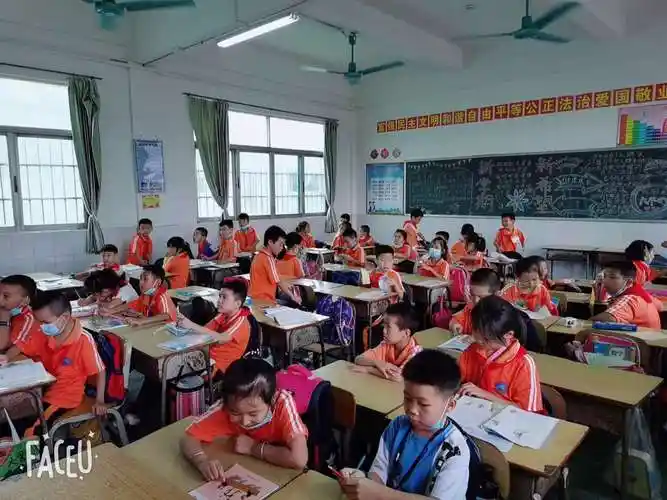 小精灵们下课了,课下的我们也是很遵守纪律的哦,因为我们有一个约定