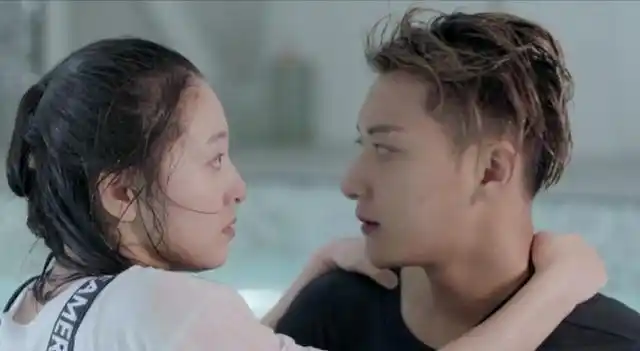 夜空中最亮的星剧中黄子韬吴倩两人恋情以定水中甜蜜吻戏