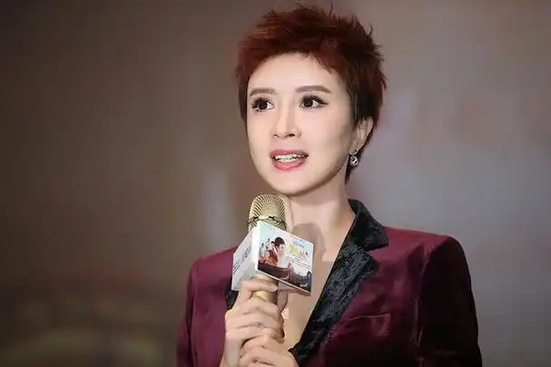 18岁出道,一生不演"农民",事实证明,金巧巧就是现实版的公主