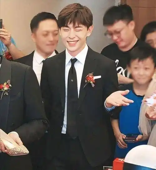 原创原创志不在石家庄的邓伦又回家当伴郎了这是第四次还有六次