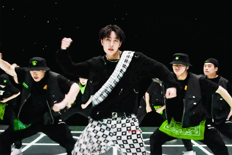 王一博,《街舞4》时尚造型大盘点,这一套,最闪耀