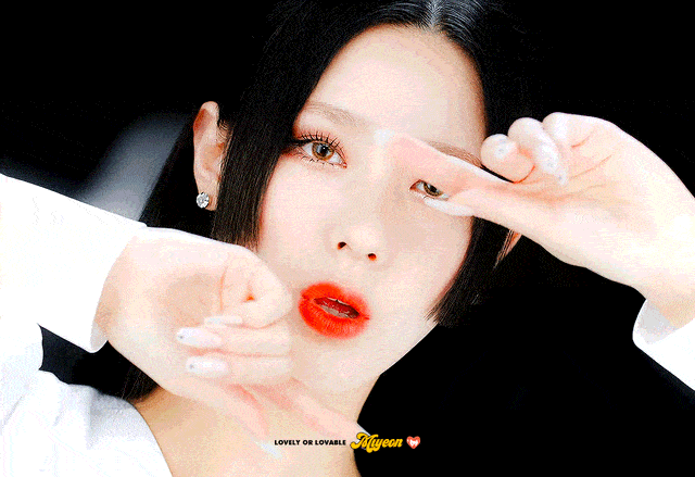 韩艺瑟欧尼尝试了"中分公主切"造型,配合黑金漂染也太有个性了!