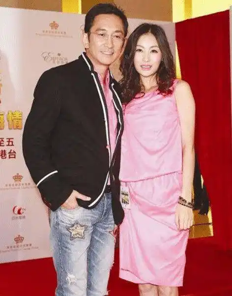 石洋子_吴启华_生活