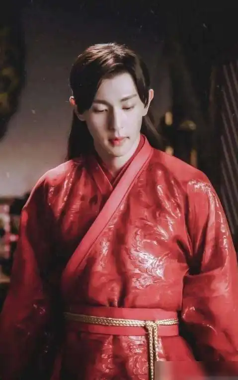 男明星红衣:躲过肖战,逃过鹿晗,越过朱一龙,却唯独败给了他