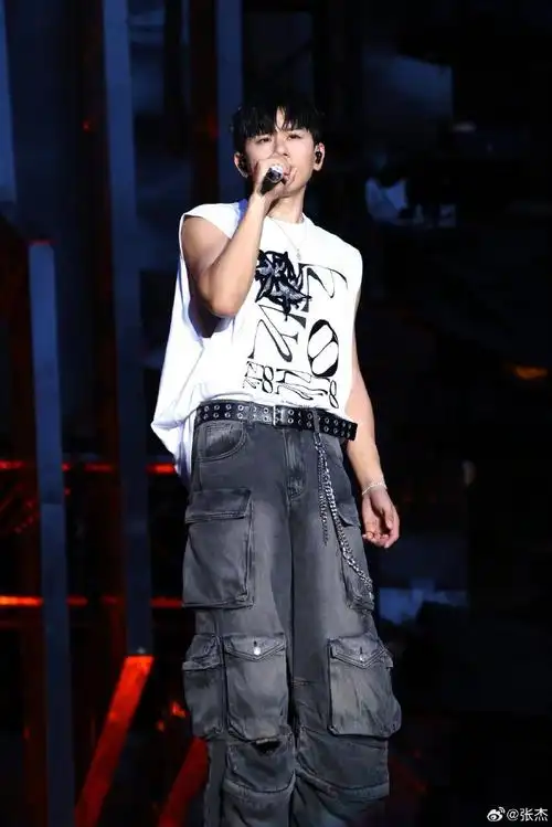 张杰深圳演唱会舞台照