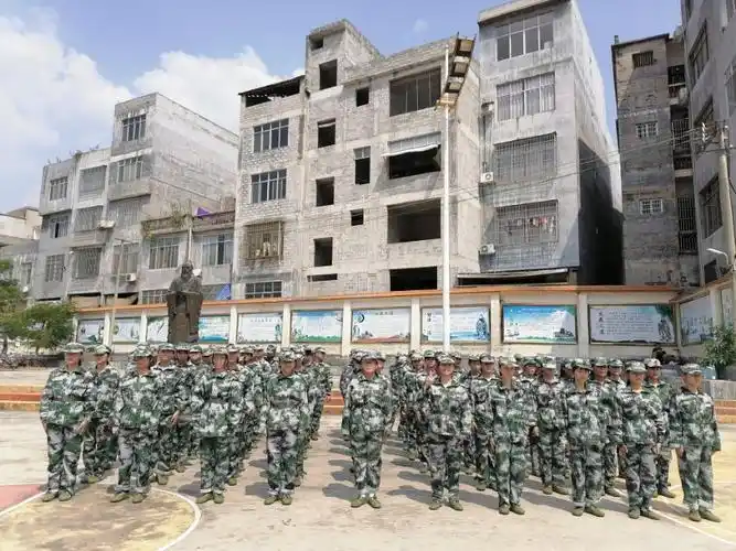 都安二高2022班第一天军训日志