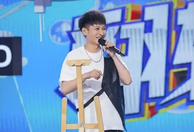 如果说李维嘉是幸运的,那么他也是最惨的,因为他在《快乐大本营》的