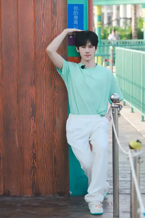 张真源量身高##张真源量身高姿势