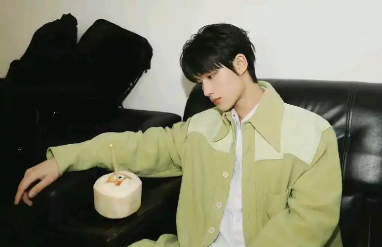 丁程鑫干净又疗愈的清爽感溢出屏幕